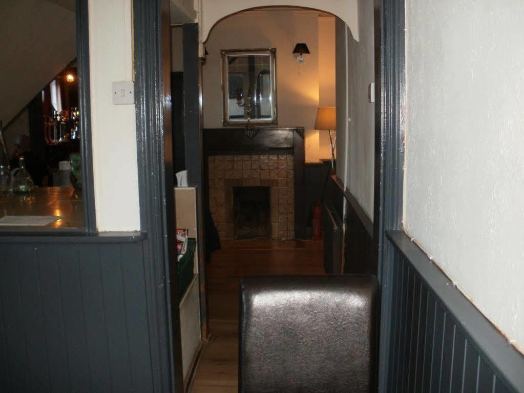 The Crown Inn Кейншем Екстер'єр фото