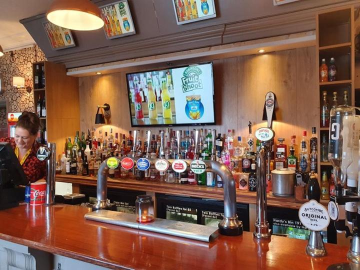 The Crown Inn Кейншем Екстер'єр фото